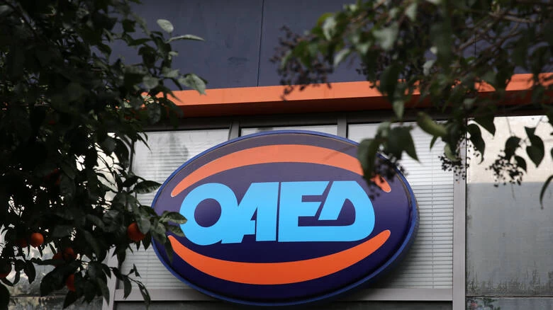 Εκπαιδευτικό επίδομα 2.800 ευρώ από τον ΟΑΕΔ – Ποιοι είναι οι δικαιούχοι